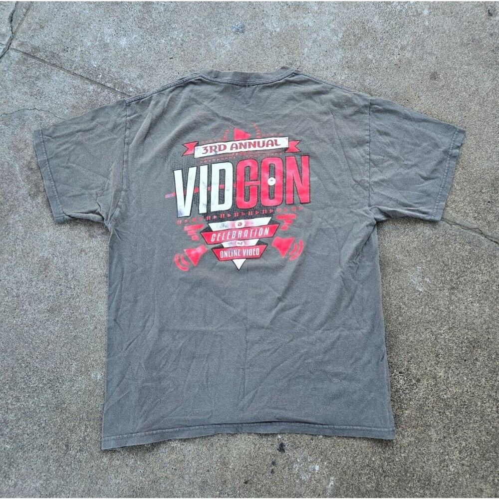 Vintage Y2K Vid Con T-Shirt Grey Men’s Medium Anime Comic Con Online Video